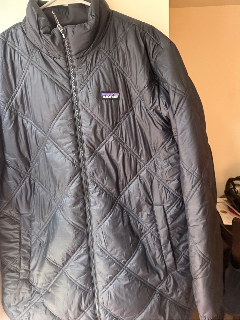 Patagonia Women’s Black Quilted Lightweight Jacket - Picture 2 of 3